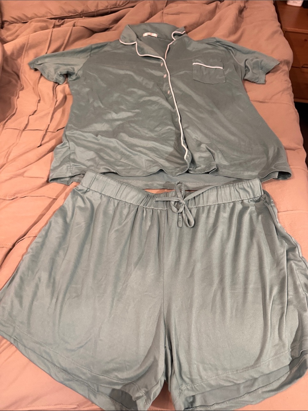 Women’s Short Sleeve Pajama Set in Sage Green - Relaxed Two-Piece